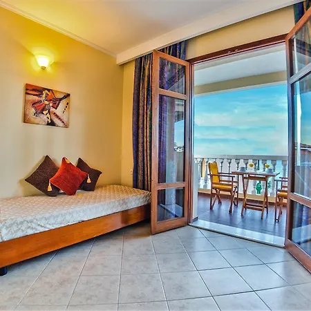 Loukas On The Waves Apartment *